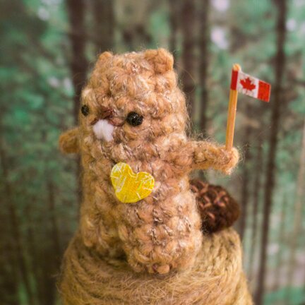 Canada+day+beaver+cupcakes