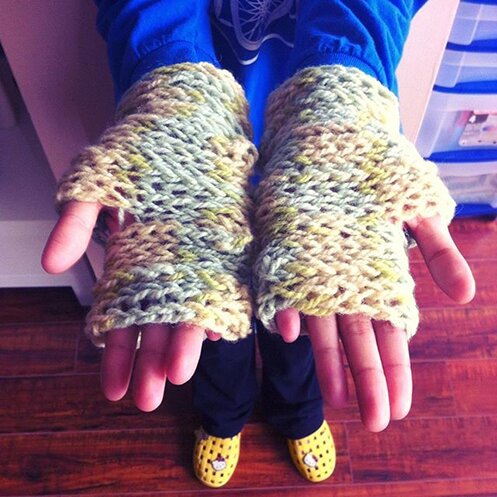 fingerknitted fingerless mitts