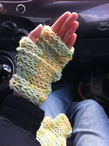 fingerknitted fingerless